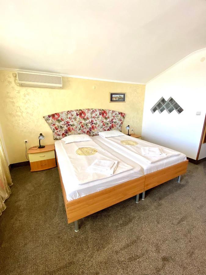 Family Hotel The Golden Fish Szozopol Kültér fotó